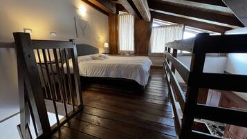 Appartement Duplex Standard, 2 chambres, balcon | Literie hypoallergénique, couette en duvet d'oie, Wi-Fi gratuit