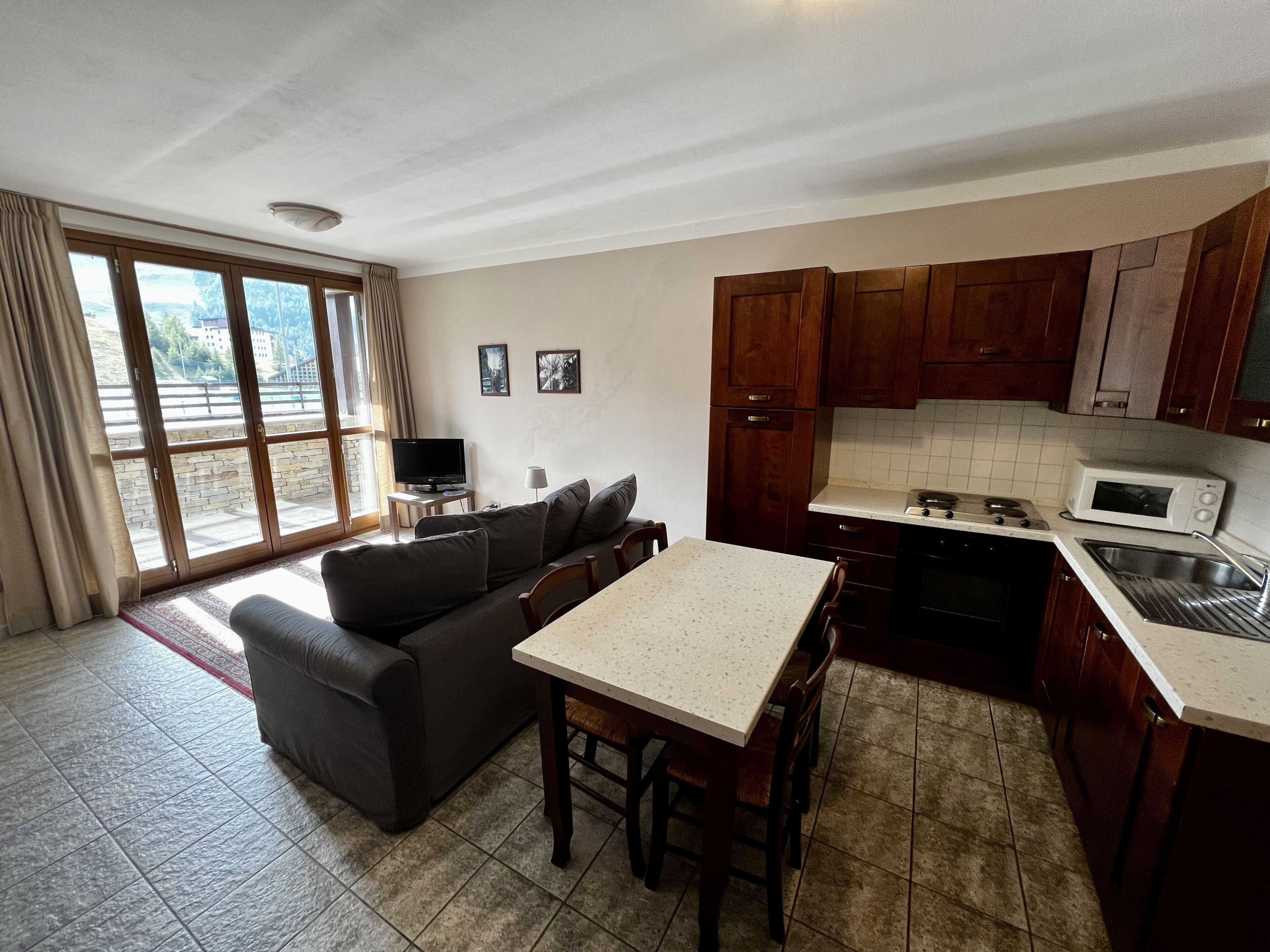 Standard Apartment, 1 Bedroom, Mountain View (6 people) | Living room