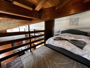 Large 2 bedrooms apartment with balcony and mountain view - split level | Hypo-allergenic bedding, down comforters, free WiFi, bed sheets - Chalet Edelweiss (Sestriere)
