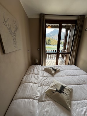 Apartment, 1 Bedroom, Mountain View (6 people) | Peralatan tempat tidur hipoalergenik, gebar bulu kapas, Wi-fi percuma 