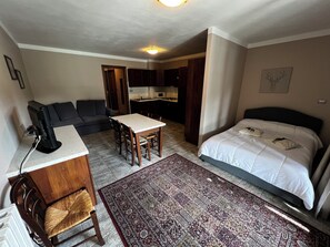 Standard Apartment, 1 Bedroom, Balcony, Mountain View (6 people) | Hypo-allergenic bedding, down duvets, free WiFi, bed sheets - Chalet Edelweiss (Sestriere)