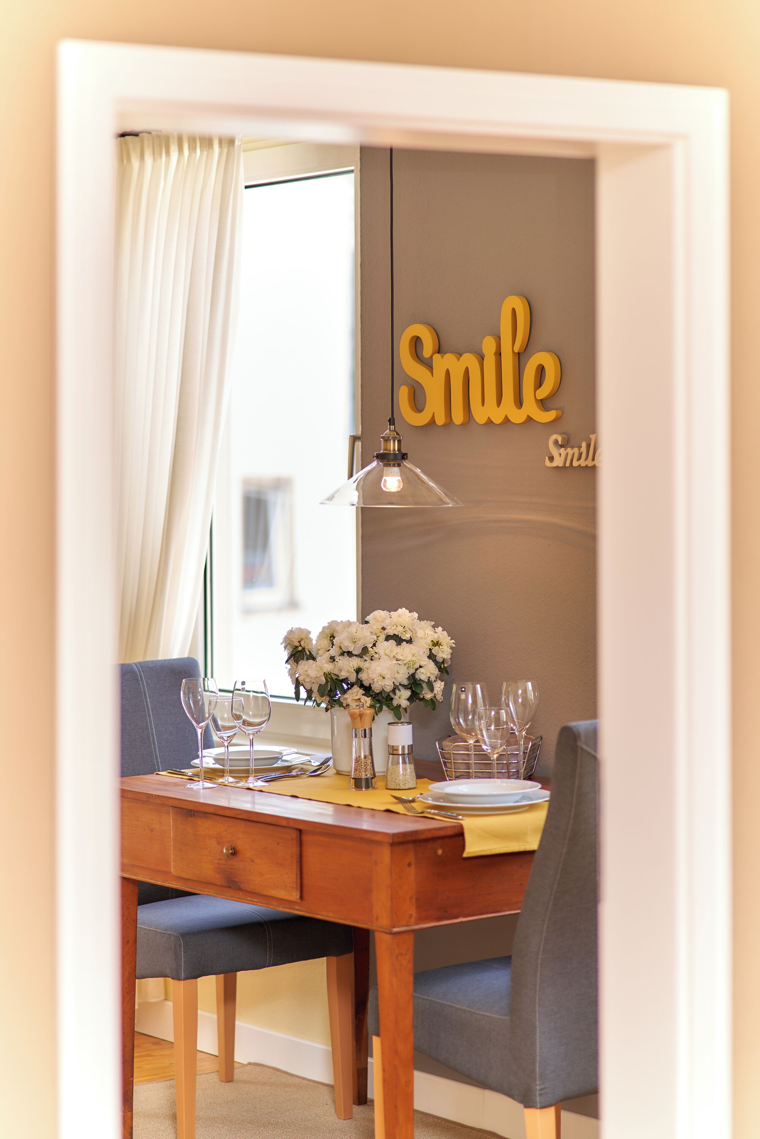 Suite, 1 King Bed, Non Smoking, Annex Building | Living area