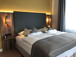 Premium bedding, down duvets, memory-foam beds, in-room safe - Boutique-Hotel Moseltor (Traben-Trarbach)