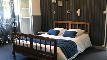 Family Quadruple Room | Premium bedding, iron/ironing board, free WiFi