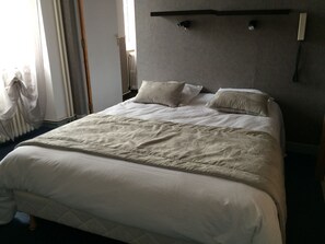 Suite estándar | Ropa de cama de alta calidad y tabla de planchar con plancha 