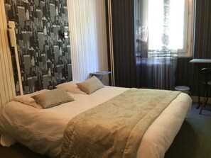 Double room with Shower | Premium bedding, iron/ironing board, free WiFi