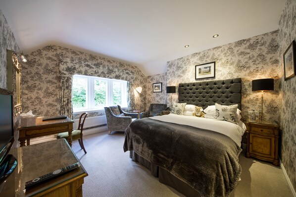 Caja de seguridad en la habitación y escritorio 