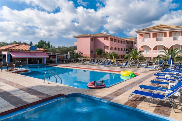 Seasonal outdoor pool, pool umbrellas, sun loungers