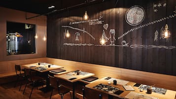 2 ristoranti, aperti a colazione, a pranzo e a cena, cucina regionale