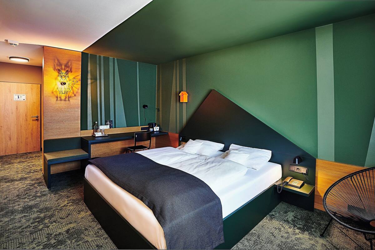 Double room (forest corner) | 1 bedroom, hypo-allergenic bedding, in-room safe, desk