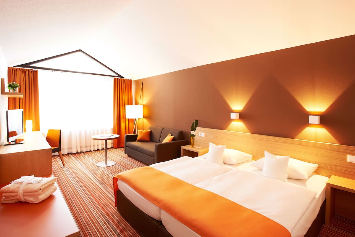 Twin Room (Avance)