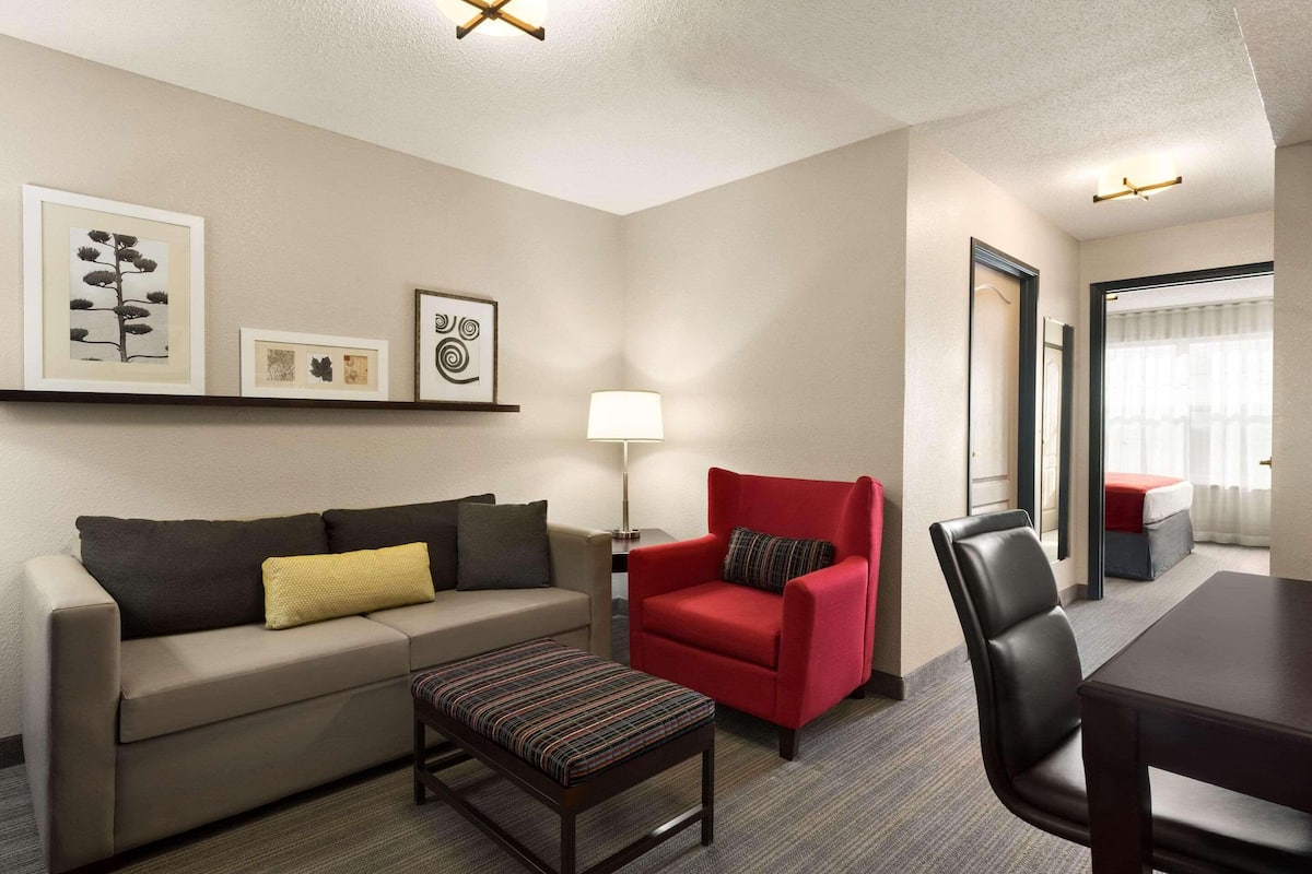 1 bedroom, premium bedding, desk, blackout curtains
