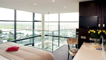 Presidential Suite, 1 King Bed, Non Smoking, River View (Balcony) | Hypo-allergenic bedding, pillowtop beds, in-room safe, desk