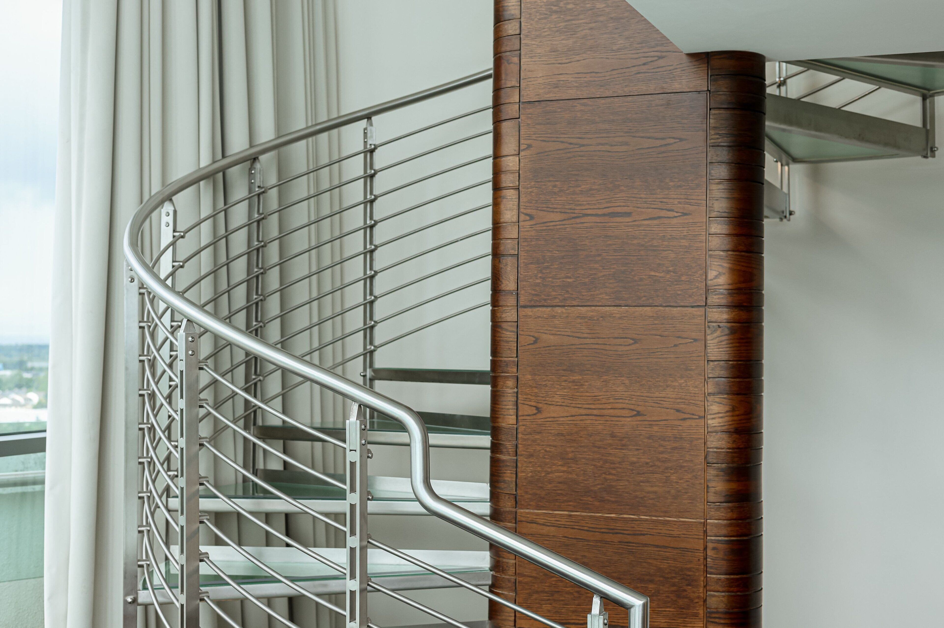 presidential suite, 1 king bed, non smoking, river view (balcony) | hypo-allergenic bedding, pillow-top beds, in-room safe, desk