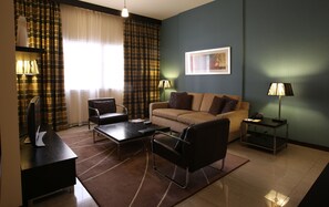Deluxe Suite 1 Bedroom Apartment | Living area