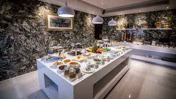 Frukostbuffé varje dag (AED 40 per person)