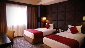 Grand Suite 2 Bedrooms Apartment | Nệm có lớp đệm bông, minibar, két bảo mật tại phòng, bàn 