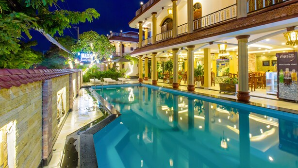 Outdoor pool - Hoi An Sala Hotel (Da Nang)