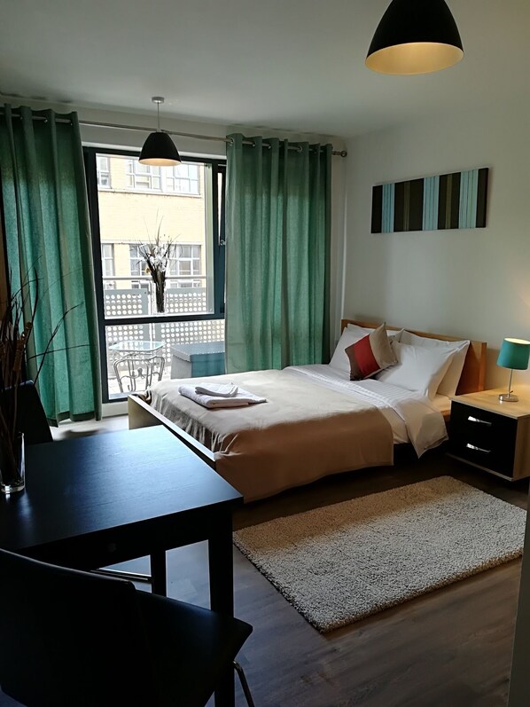 Estudio | Tabla de planchar con plancha y wifi gratis 