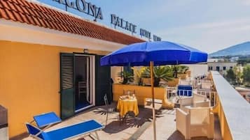 Doppelzimmer, Terrasse, Hafenblick (Privilege) | Terrasse/Patio