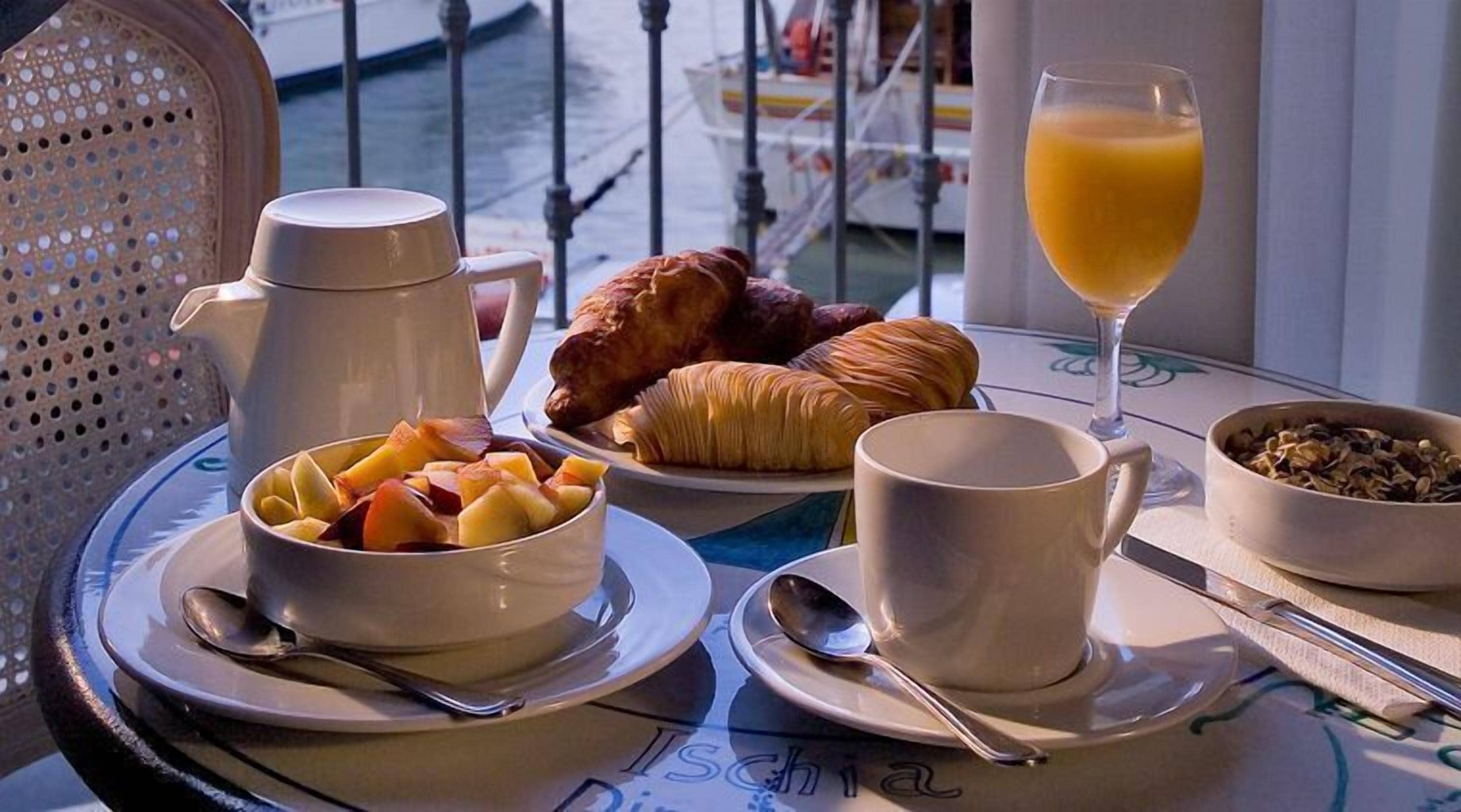 free buffet breakfast