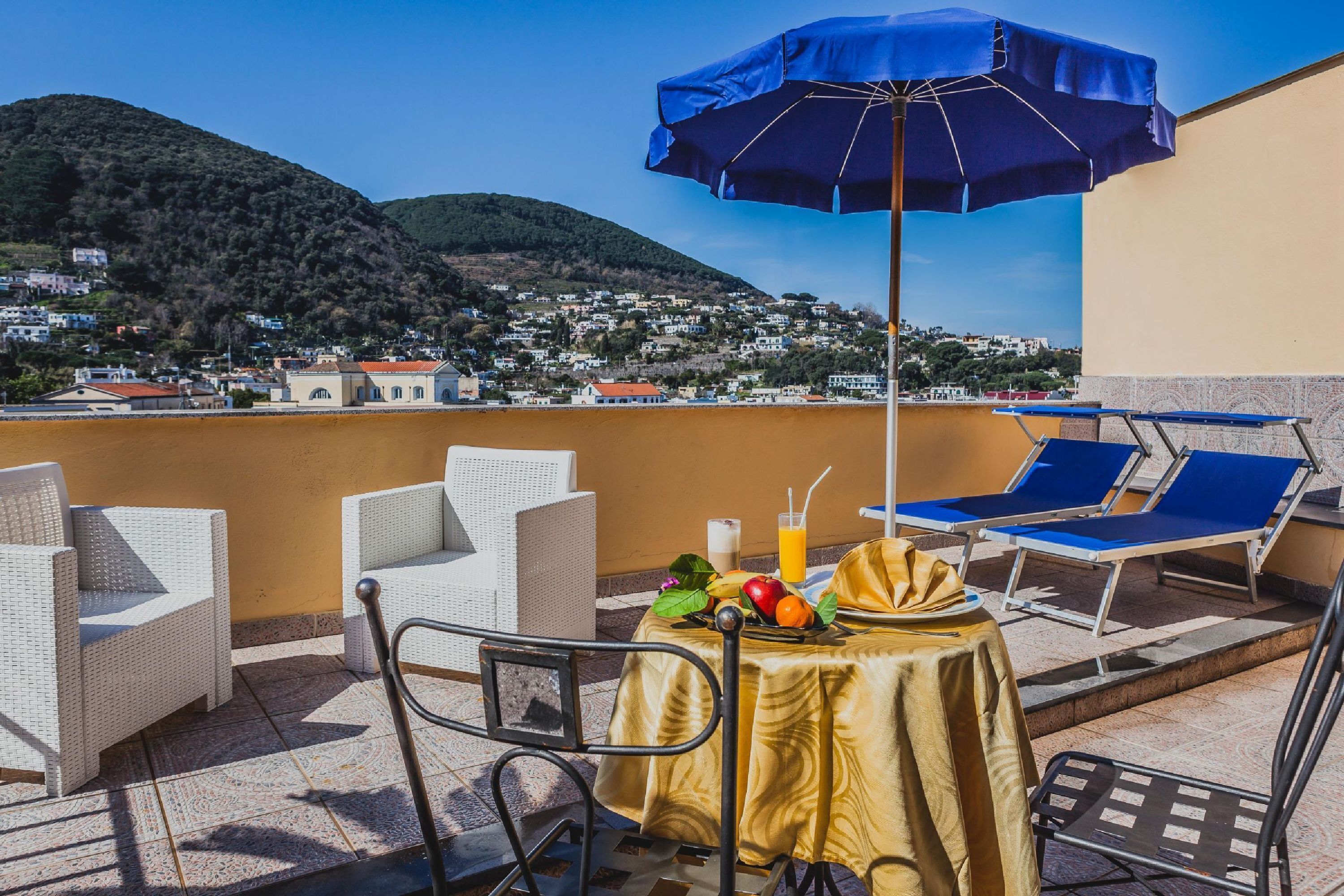 Deluxe Double Room, Harbour View (Privilege) | Minibar, in-room safe, desk, soundproofing