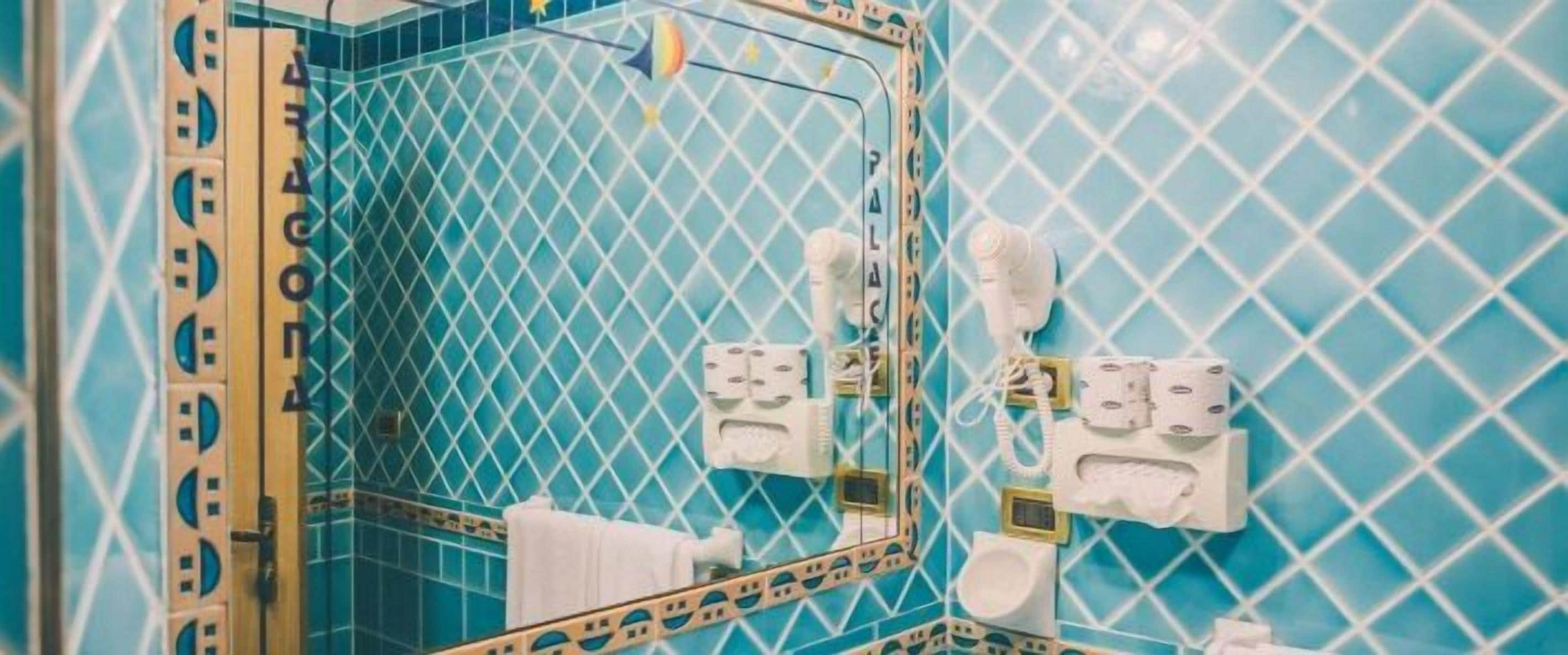 standard double room | bathroom | combined shower/bathtub, hair dryer, bidet, towels