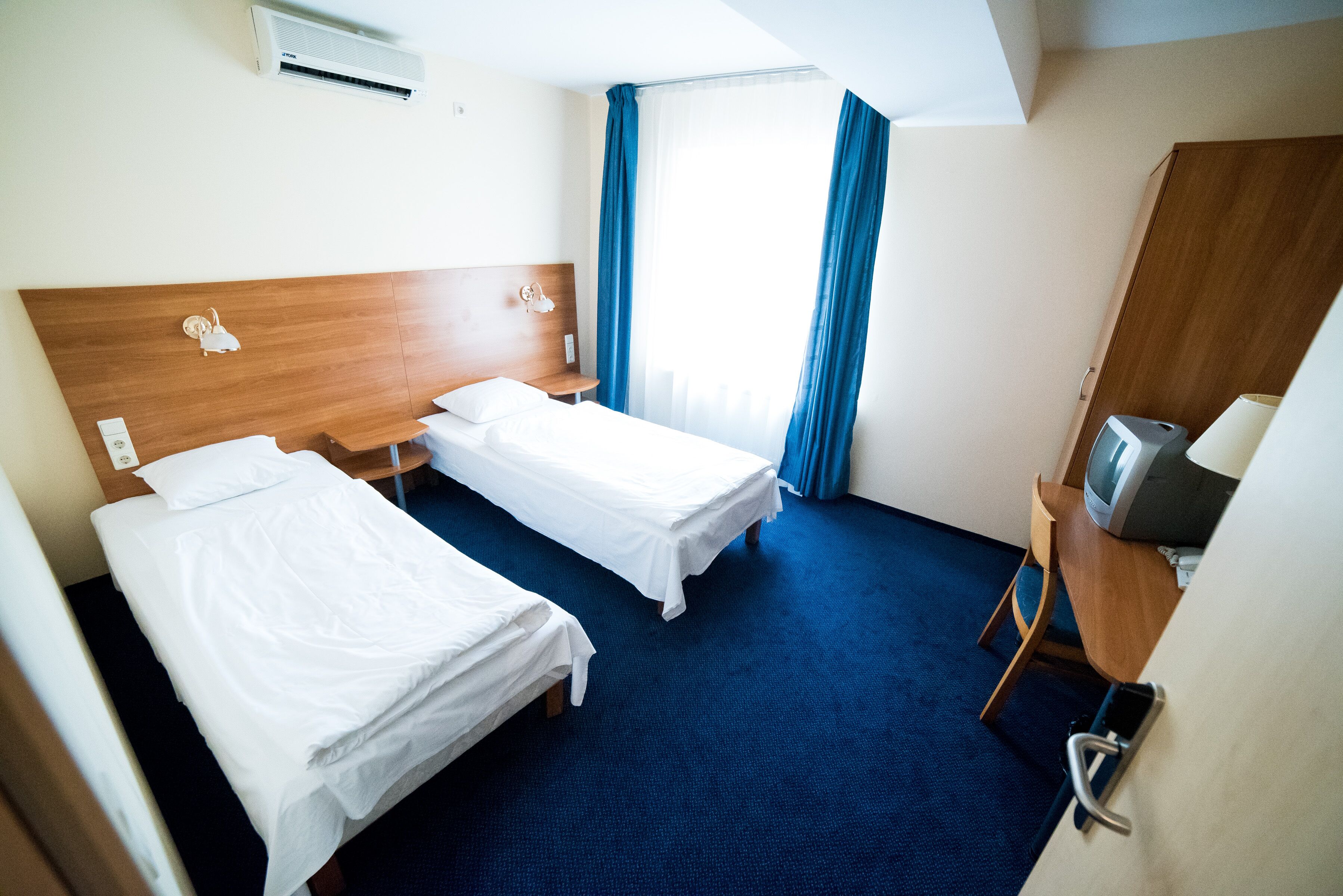 family room | 2 bedrooms, free cots/infant beds, free wifi, bed sheets