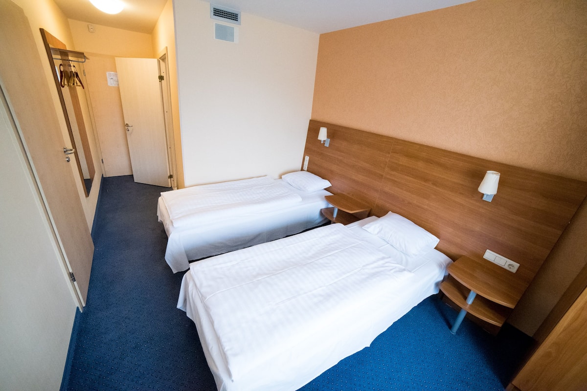 economy twin room | 2 bedrooms, free cots/infant beds, free wifi, bed sheets