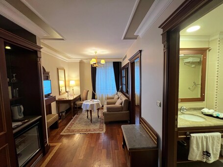 GLK PREMIER Regency Suites Spa Special Class - Image 4
