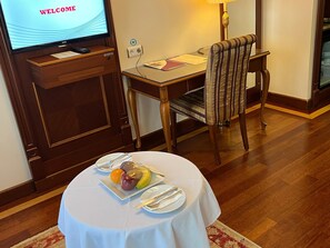 Premium bedding, minibar, in-room safe, individually decorated - GLK PREMIER Regency Suites & Spa - Special Class (Istanbul)
