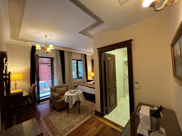 Superior Room | Premium bedding, minibar, in-room safe, individually decorated - GLK PREMIER Regency Suites & Spa - Special Class (Istanbul)