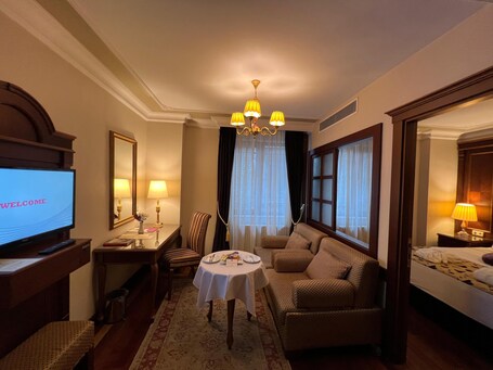 GLK PREMIER Regency Suites Spa Special Class - Image 3