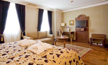 GLK PREMIER Regency Suites Spa Special Class - Image 71
