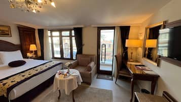 Room, Balcony | 1 bedroom, premium bedding, minibar, in-room safe