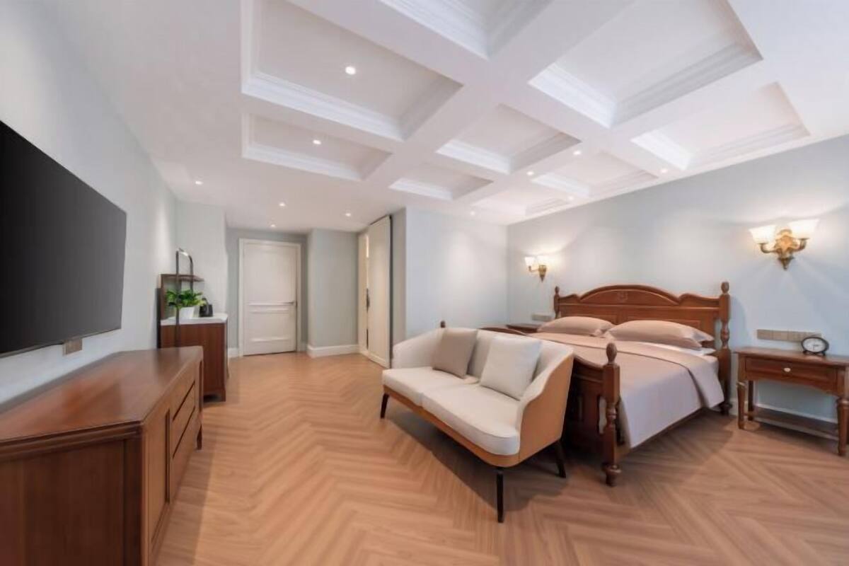 In-room safe, desk, blackout drapes, soundproofing