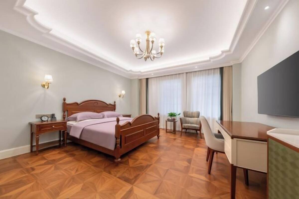 In-room safe, desk, blackout drapes, soundproofing