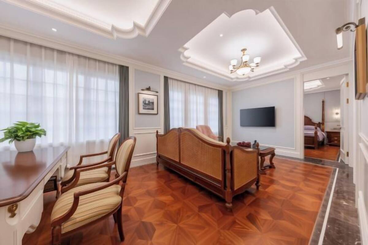 In-room safe, desk, blackout drapes, soundproofing