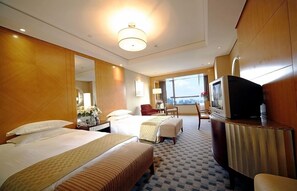 Superior Room | In-room safe, desk, blackout drapes, soundproofing