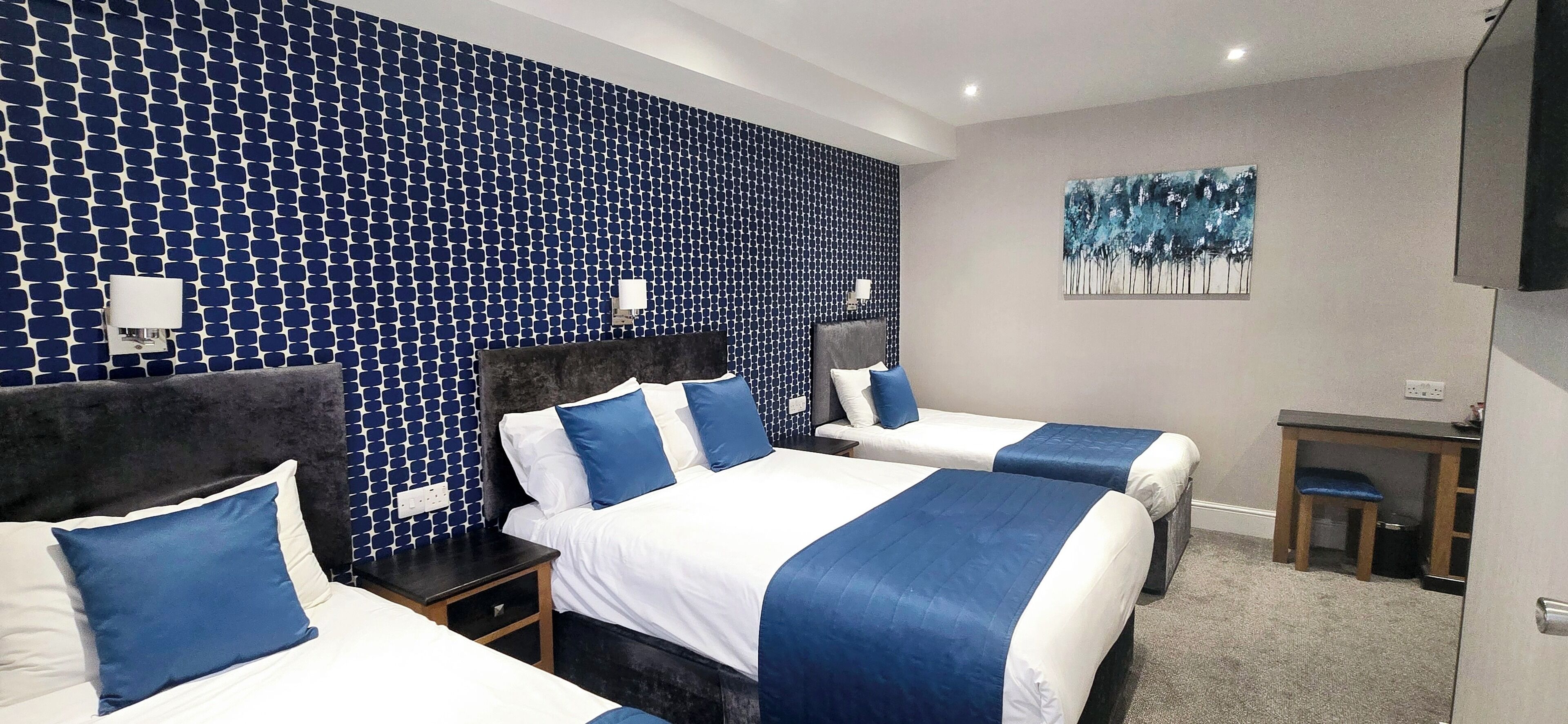 Quadruple Room Ensuite Lower Ground Floor | Hypo-allergenic bedding, free WiFi, bed sheets