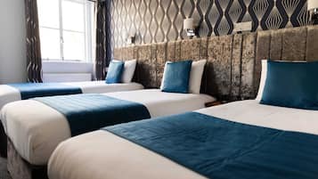 Triple Room top Floor with 3 Beds | Allergikerbettwaren, kostenloses WLAN, Bettwäsche