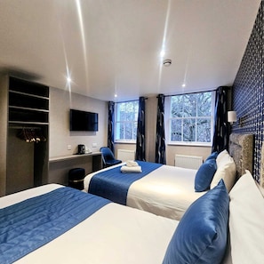 Hypo-allergenic bedding, free WiFi, bed sheets - George Hotel (London)