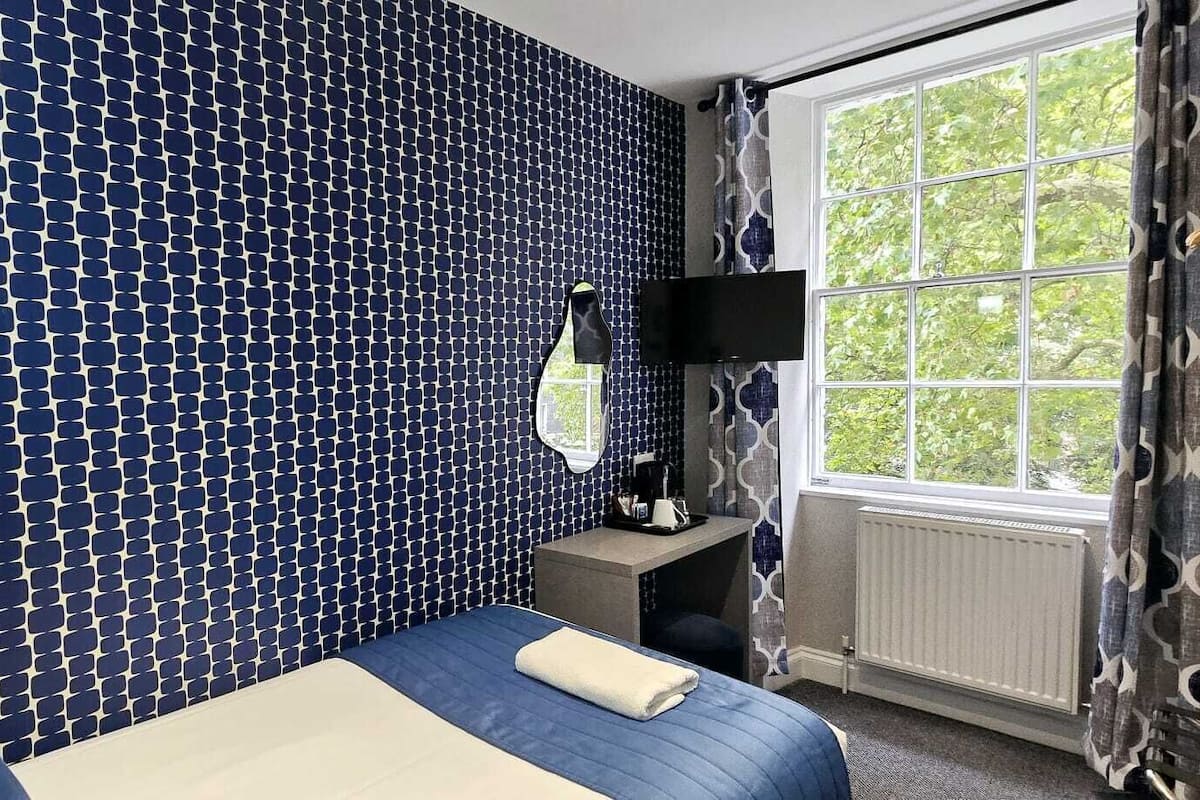 Enkelrum - eget badrum | Allergitestade sängkläder, gratis wi-fi och sängkläder