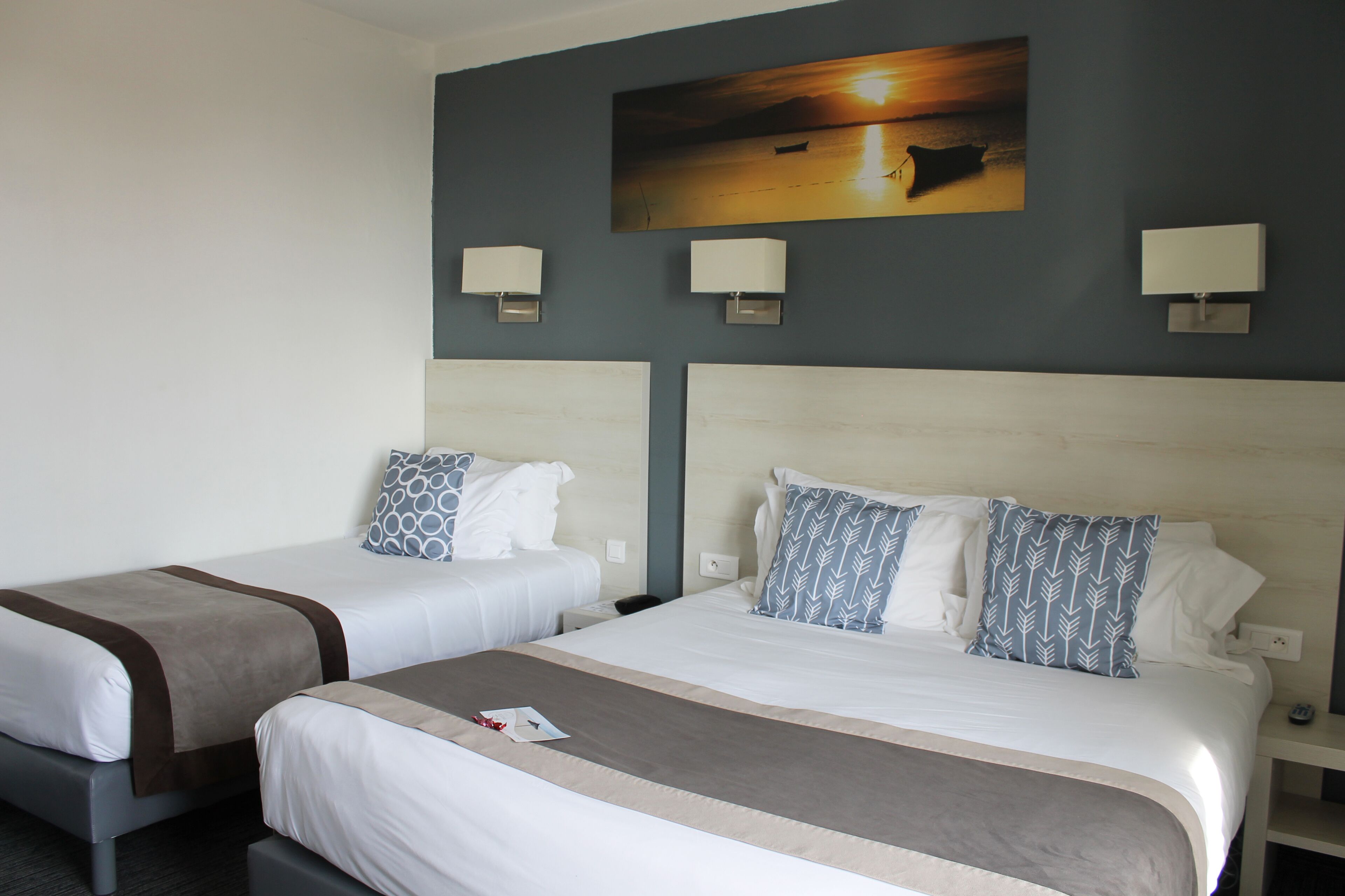 triple room | in-room safe, desk, iron/ironing board, free wifi