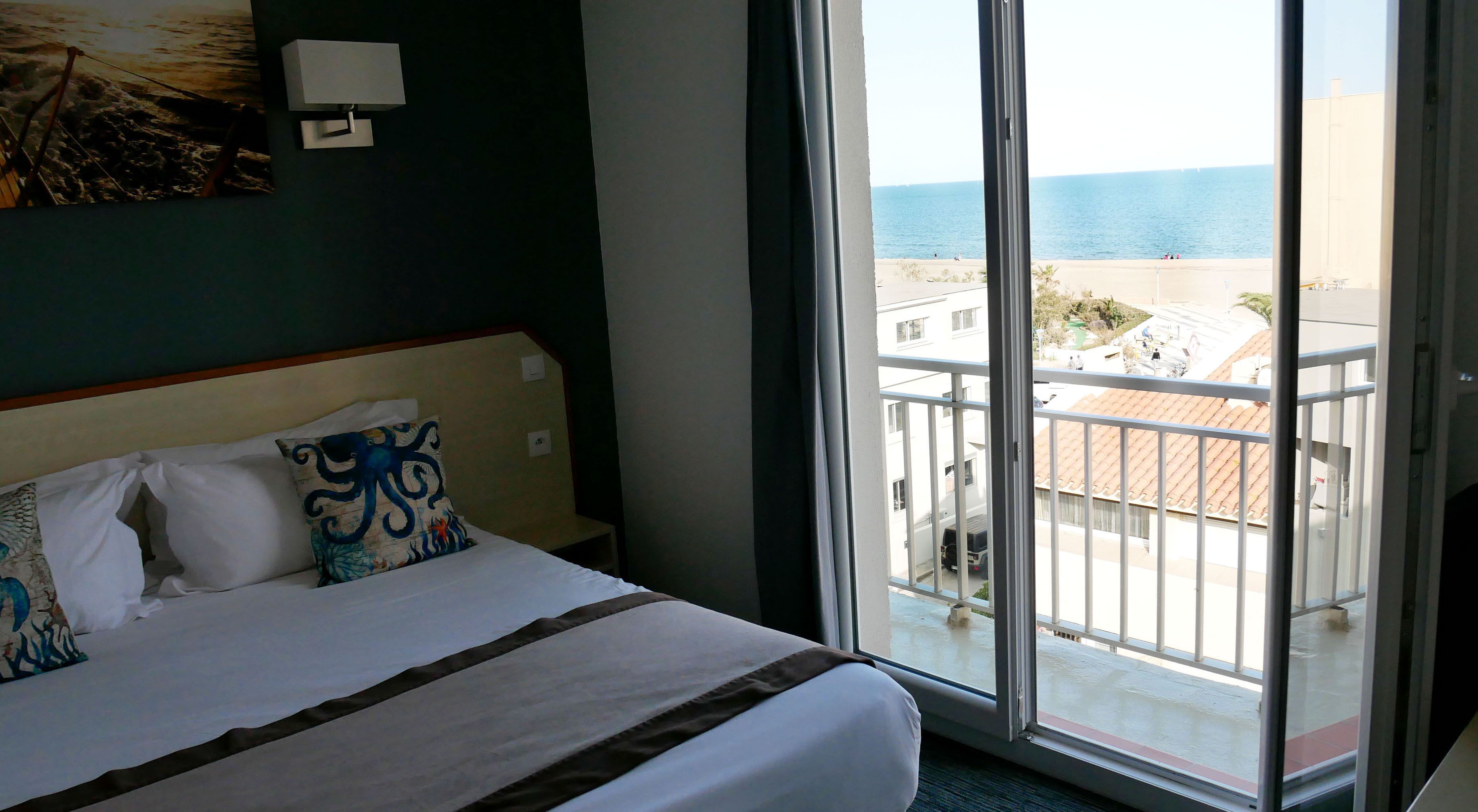 comfort double room, sea view | in-room safe, desk, iron/ironing board, free wifi