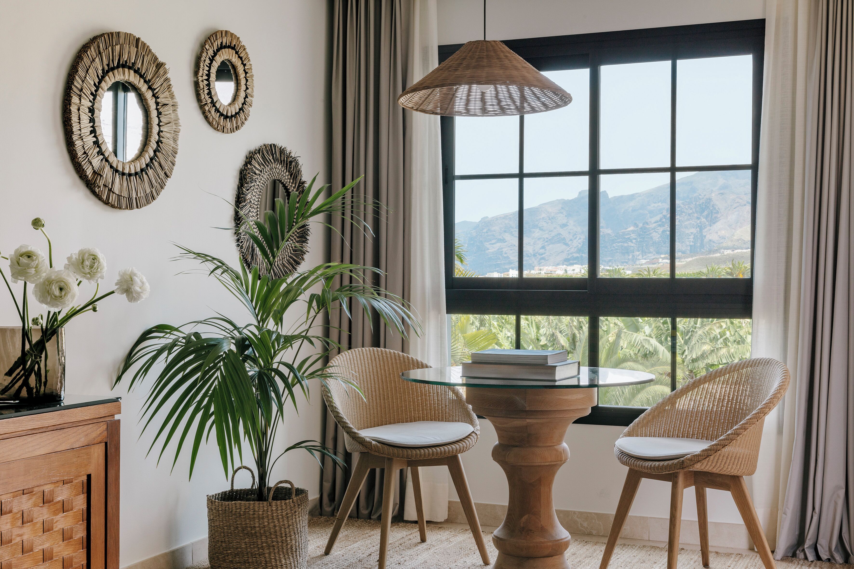 1 bedroom, premium bedding, down duvets, minibar