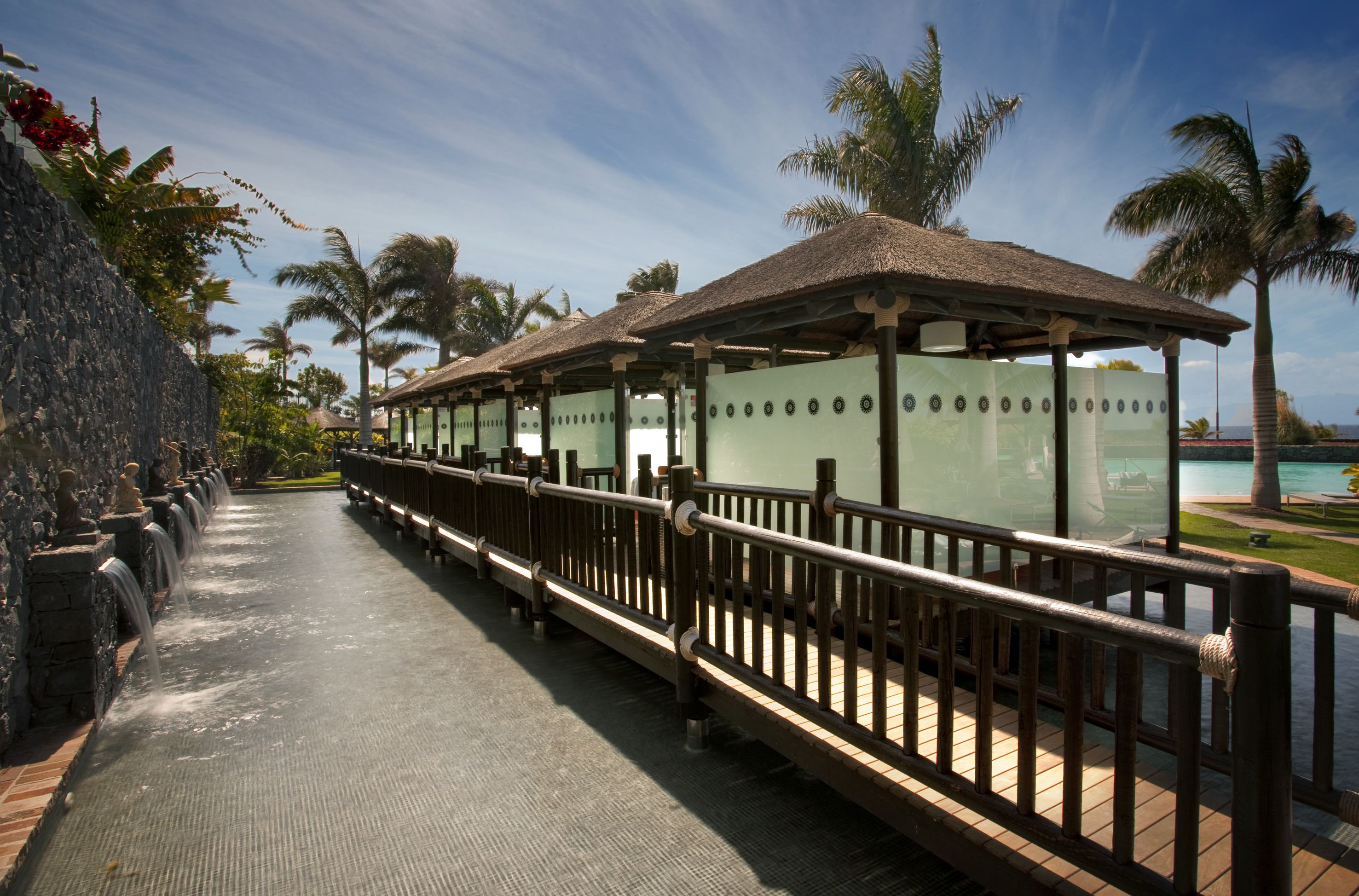 Couples treatment room(s), sauna, hot tub, steam room