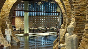 9 restaurants, breakfast, lunch, dinner served; international cuisine