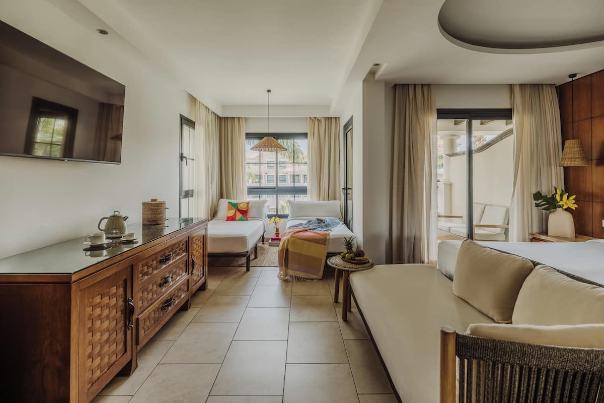 1 bedroom, premium bedding, down comforters, minibar