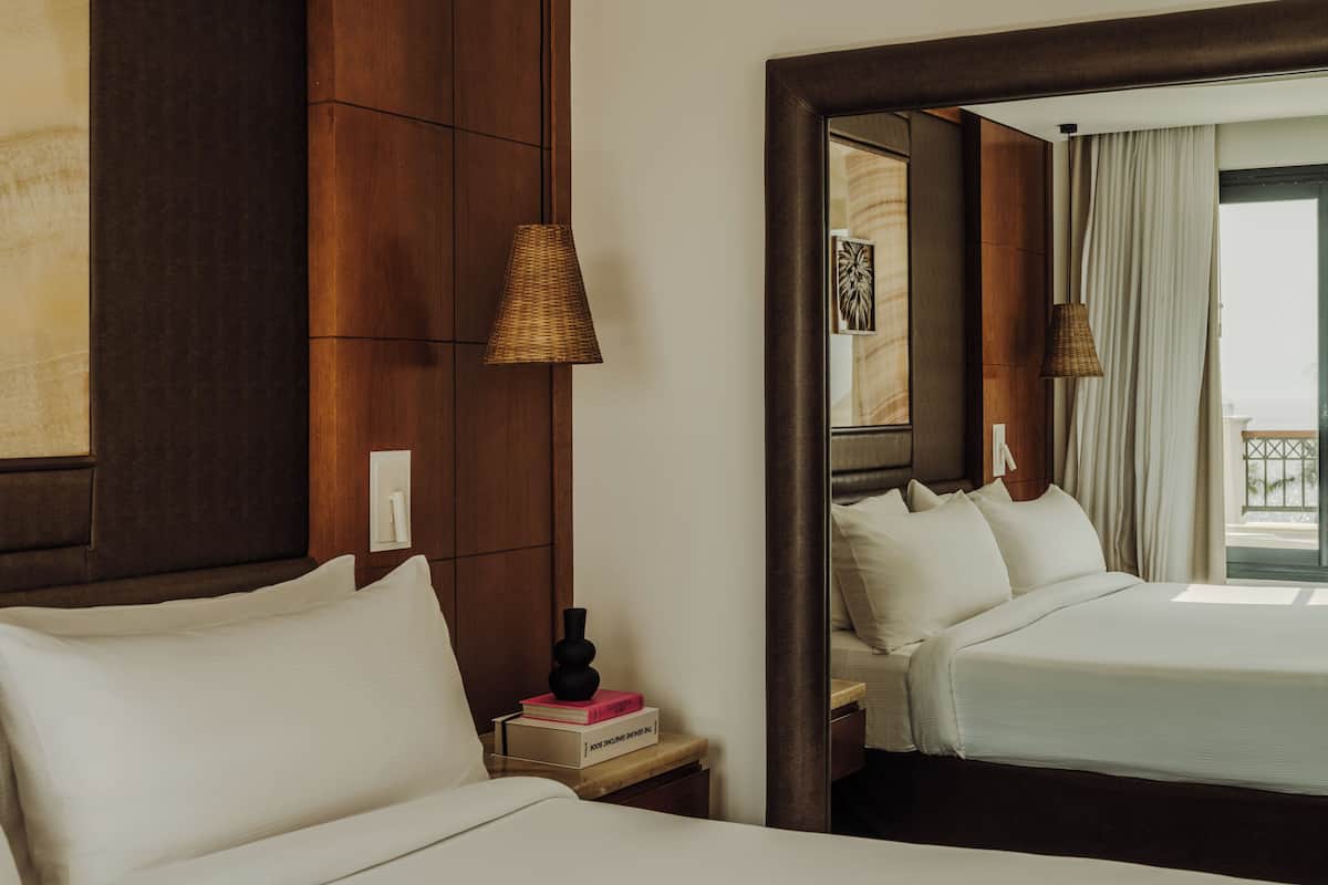 1 bedroom, premium bedding, down comforters, minibar